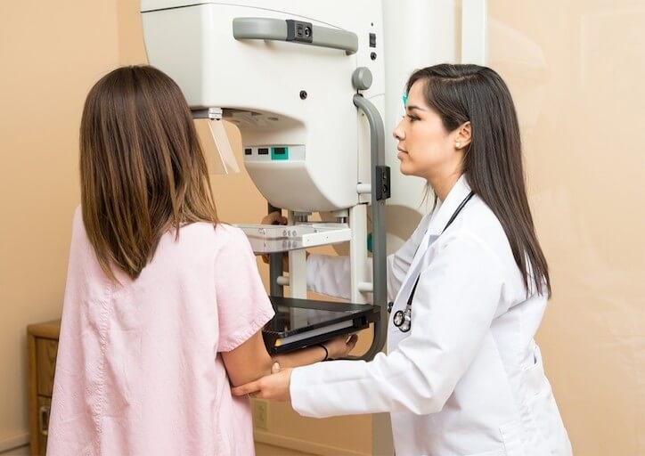В районах области проводится маммографическое обследование женщин