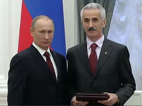 Путин наградил  лучших работников нефтяной и газовой промышленности 
