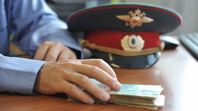 В Бугуруслане при получении взятки задержан сотрудник ППС