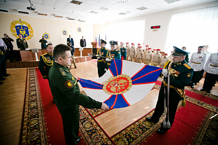 Оренбургским ракетчикам вручили боевое знамя