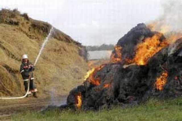 В Ташлинском районе пожар уничтожил 428 центнеров соломы