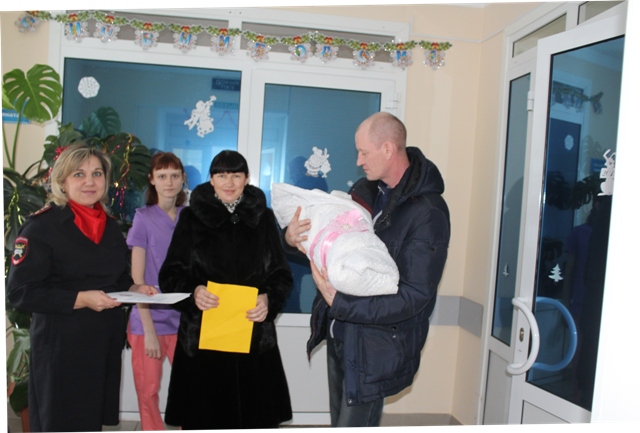 В Орске полицейские посетили родильный дом