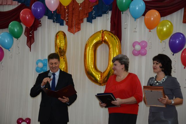 Андрей Шевченко поздравил с юбилеем школу №56
