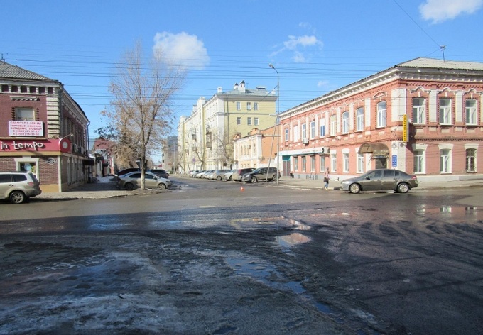 В центре Оренбурга «Ниссан» сбил женщину