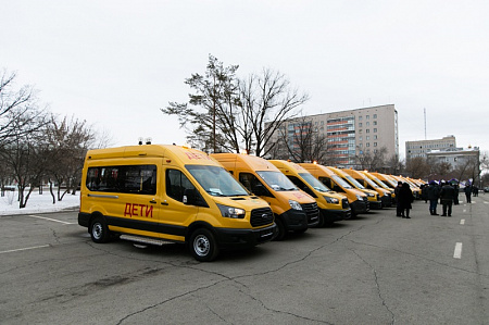 Оренбургские сельские школы получили новые автомобили