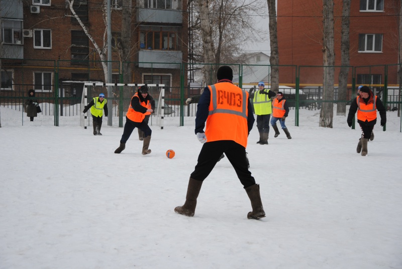 В Оренбурге сыграли в футбол в валенках