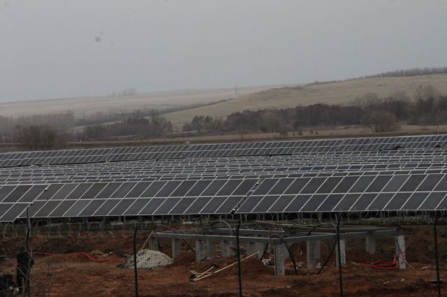 Первая в Оренбуржье солнечная электростанция построена в Переволоцке